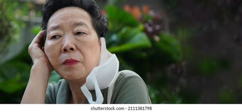 191 Bored Chinese Elder Royalty Free Images Stock Photos And Pictures