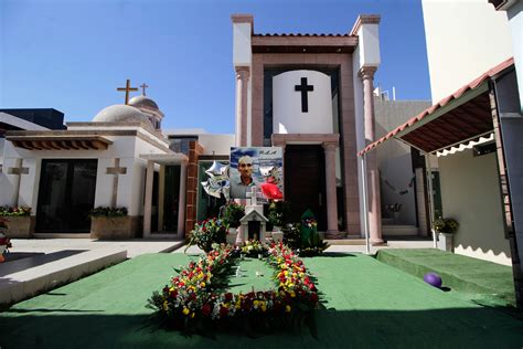 Las fotos del interior del cementerio de los narcos en Culiacán tumbas