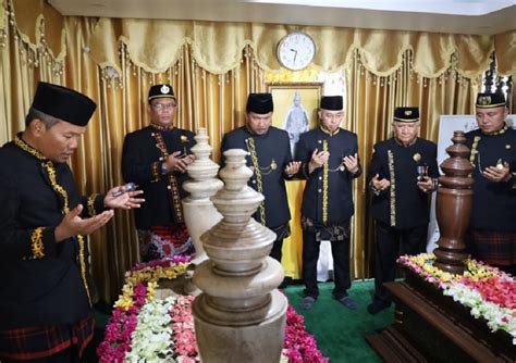 Sekda Kukar Ziarah Ke Makam Pendiri Kota Tenggarong Beritakaltim Co