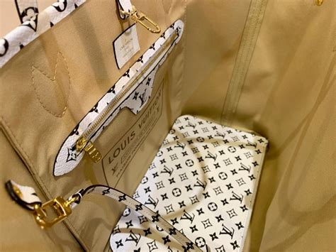 New Sold Out Louis Vuitton Neverfull Mm Khakibeige Ladies Tote Bag Summer 2019 At 1stdibs