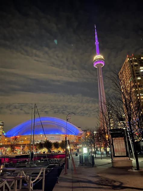 CN tower at night : r/toronto