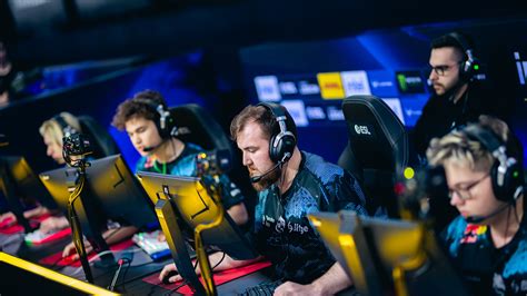 Team Spirit проиграла первый матч в группе D на ESL Pro League Season 17