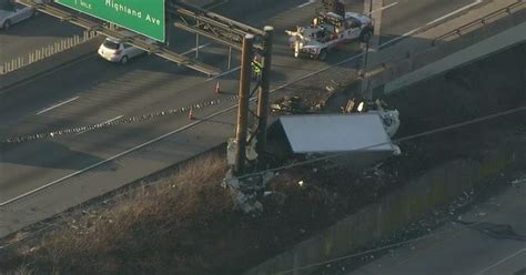 Box Truck Overturns On I 95 Approaching Commodore Barry Bridge Cbs Philadelphia