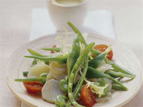 Grüner Bohnensalat mit Topinambur und Cherrytomaten Rezept EAT SMARTER