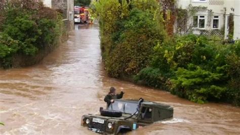 Chew Stoke residents discuss flood prevention - BBC News