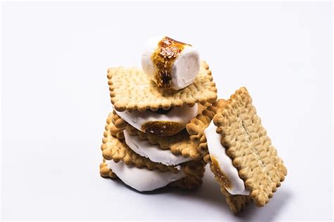 Premium Photo Stack Of Freshly Toasted Smores With Marshmallow And Chocolate Horizontal Copy Space