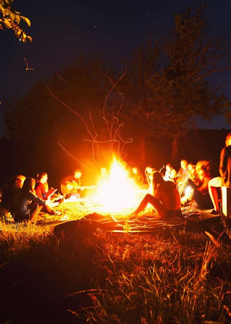 55 Best Campfire Songs Ever: Family Friendly Guide (Lyrics, Kids, Books ...