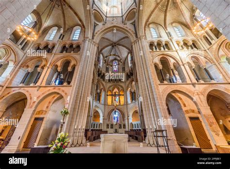 Interior with nave and aisle of Limburg Cathedral, Hesse, Germany Stock ...