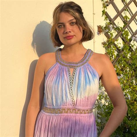 9 Hot Sexy Sole Bovelli Bikini Pics