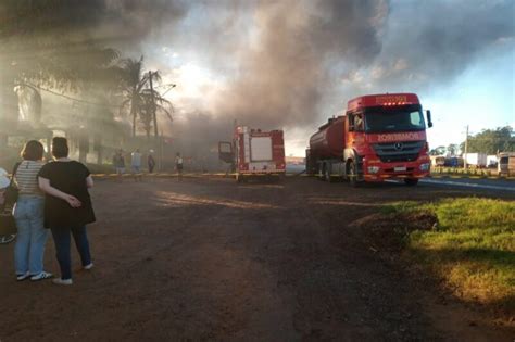 Incêndio atinge empresa de reciclagem em Campo Grande