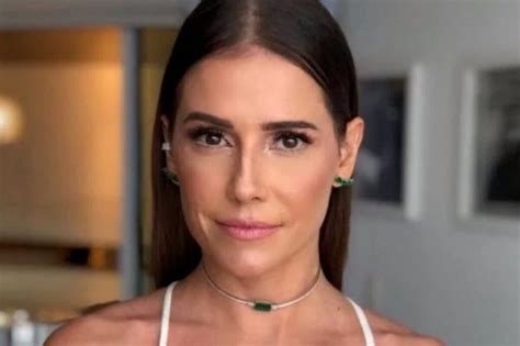 doença autoimune Deborah Secco fala pela primeira vez sobre o