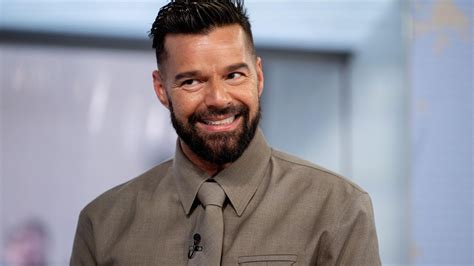 ricky martin tambien vacaciono por japon  su  carlos gonzalez