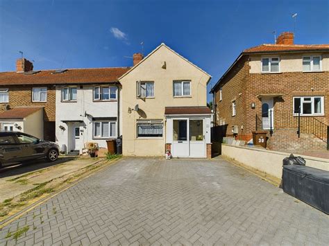 3 Bed End Terrace House For Sale In Lancelot Avenue Strood Rochester