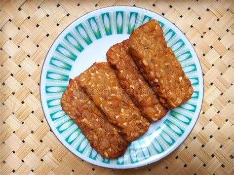 Delicioso Tempe Tempeh Frito O Tempe Goreng Es Comida Indonesia Servida