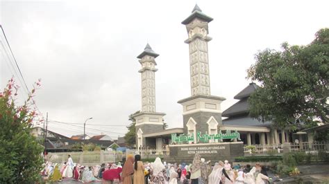 Shalat Ied H Di Masjid Rahmatullah Bumi Resik Panglayungan Kota