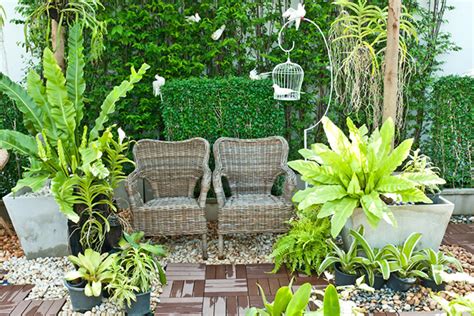 Small Garden design: Small Garden Design - Creating Illusions Of More Space