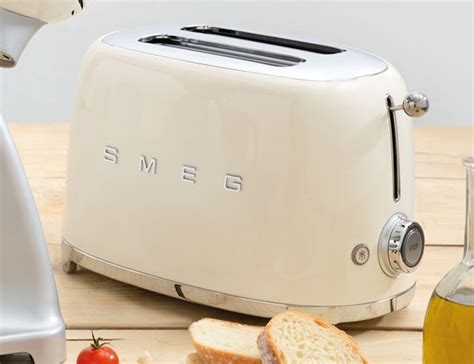 Smeg Retro Style Toaster » Gadget Flow