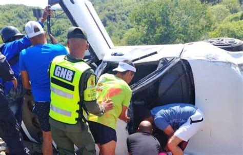 Volcamiento De Un Veh Culo Dej Varios Lesionados En La Carretera