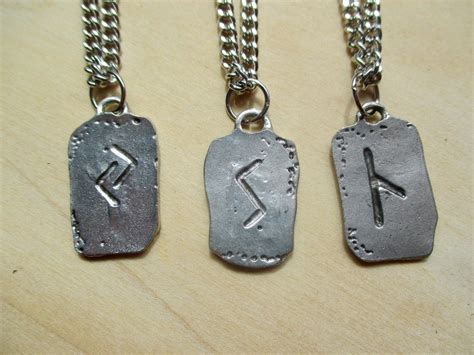 Persistence Rune Necklace Self Confidence Rune Necklace Etsy Norse