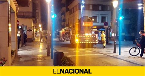 Cuatro personas intoxicadas por inhalación de humo en un incendio en Blanes