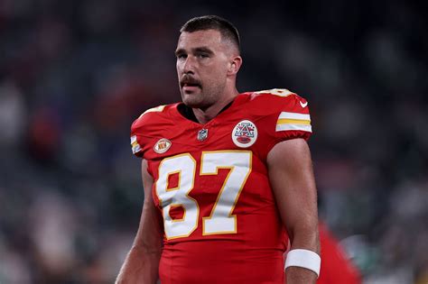 What Happened To Travis Kelce Chiefs TE Suffers Leg Injury In Week 5