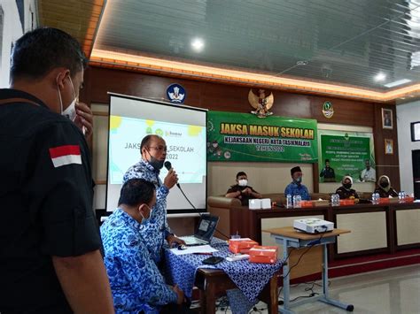 Kegiatan Jaksa Masuk Sekolah Dalam Rangka Sosialisasi Pengenalan Hukum