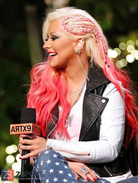 Christina Aguilera Displays Off Her Ample Gigantic Arse ZB Porn