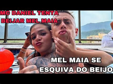 MEL MAIA SE ESQUIVA DO BEIJO DE MC DANIEL E FALA QUE SÃO APENAS BEST