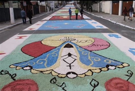 Tapetes Coloridos De Corpus Christi Voltam A Ser Atra O Em Ca Apava