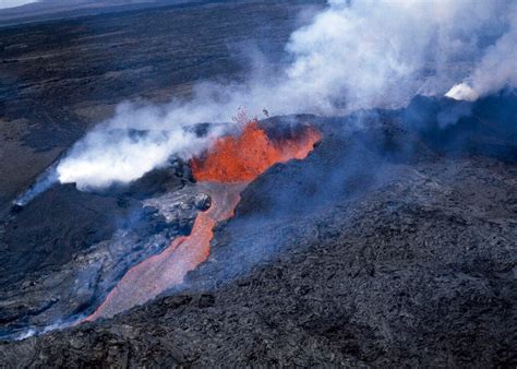 Hawaiian Volcano Mauna Loa Sends Signals It May Erupt As Earthquakes