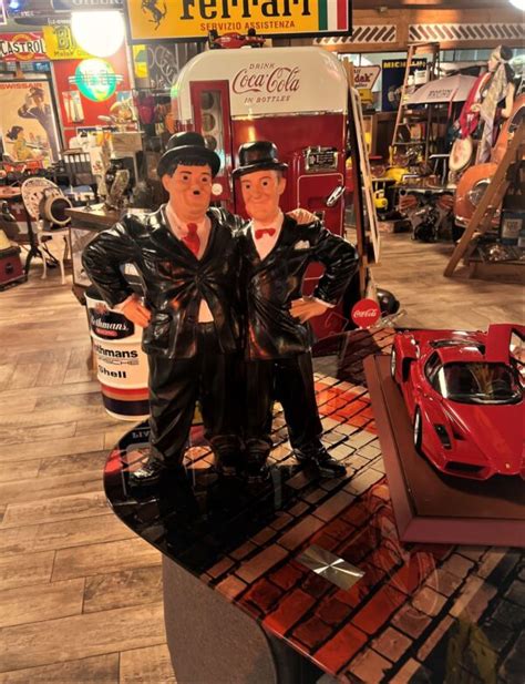 Laurel Et Hardy Statuette Halle Brocante Et Caf Lecture