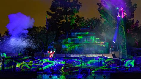 Disneyland Shares First Look At Revamped Fantasmic