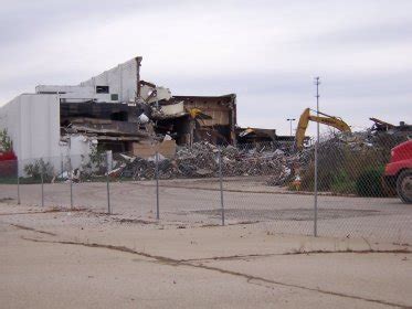 Salem Mall Cinemas come tumbling down - Cinema Treasures