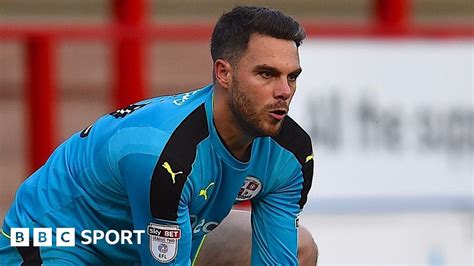 Glenn Morris Crawley Town Goalkeeper Signs Contract Extension Bbc Sport