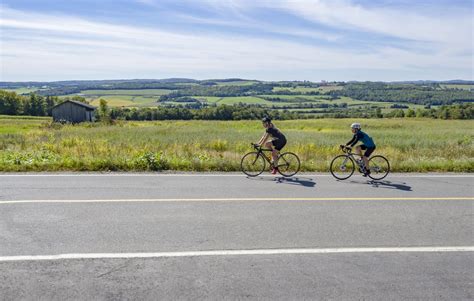 Découvrez les pistes cyclables et les circuits vélo des Cantons de l