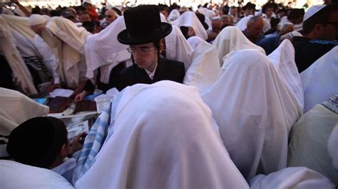 50 000 Attend Jewish Prayers At Jerusalems Western Wall