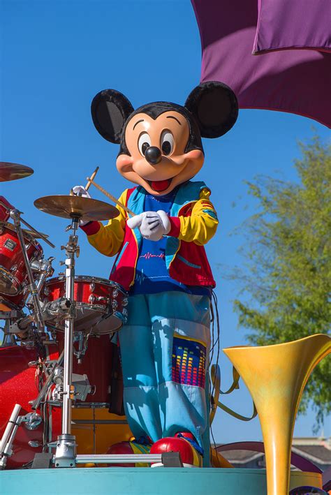 Mickey Mouse In Mickey S Soundsational Parade At Disneylan Flickr