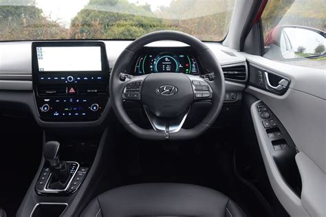 Hyundai Ioniq Hybrid vs Toyota Prius Hybrid: interior and infotainment ...