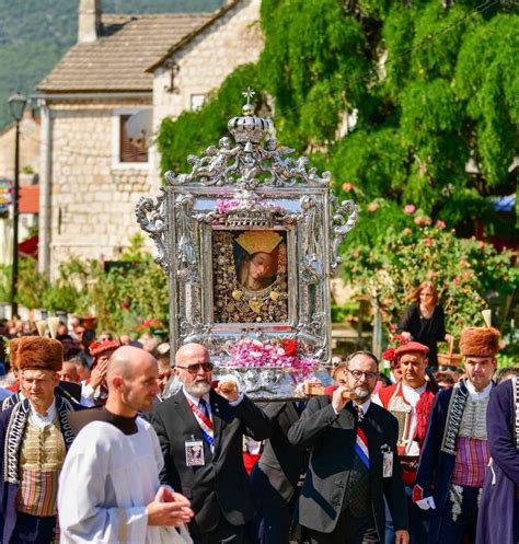 Lanovi Zmajskog Stola U Karlovcu Nosili Su U Sinju Sliku Gospe