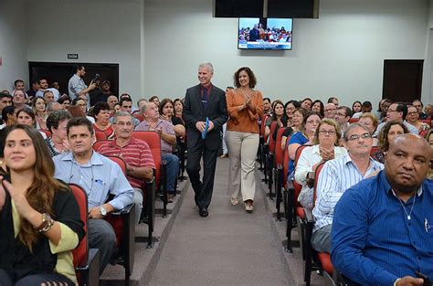 Diploma de Honra ao Mérito é entregue à FOA UNESP Honra Camara