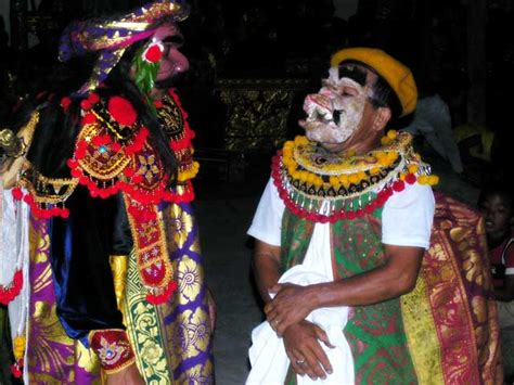 Topeng - Balinese comedian artist with unique mask on their face ...