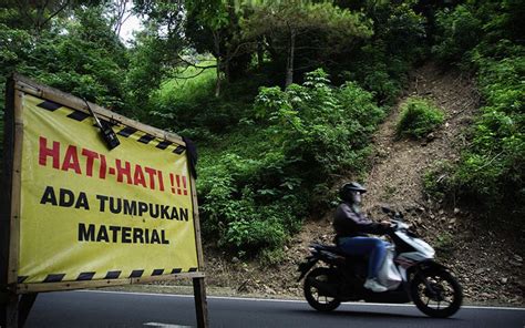 Tembok Penahan Tanah Di Bogor Longsor Akibat Hujan 1 Orang Terluka