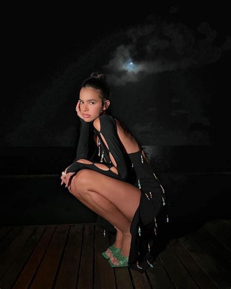 Marquezine Faz Os Melhores Looks Do Tecido Molhado Ao Vestido