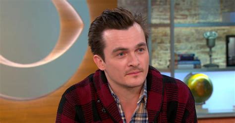 Rupert Friend on "Homeland" Season 6 finale, "horrors of war" - CBS News