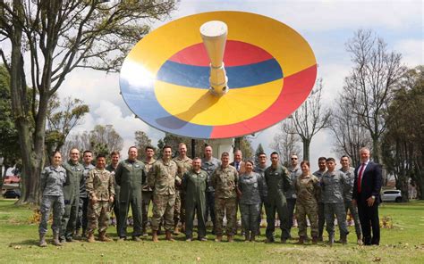 La Fuerza Espacial De Los Estados Unidos Intercambia Conocimientos Con