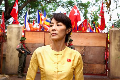 Photos: Michelle Yeoh Transforms Into Aung San Suu Kyi, 'The Lady ...