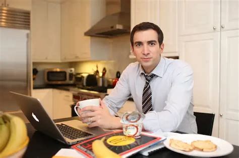 Andrew Ross Sorkin CNBC Salary, Age, Wife, Eye, Nationality