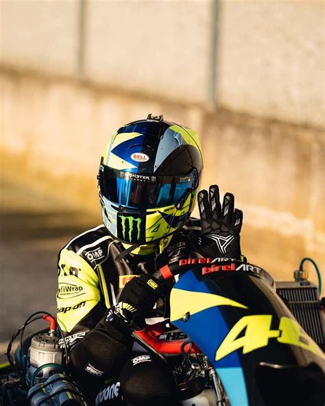 MotoGP Valentino Rossi Allenamento In Kart Col Presepe In Pista