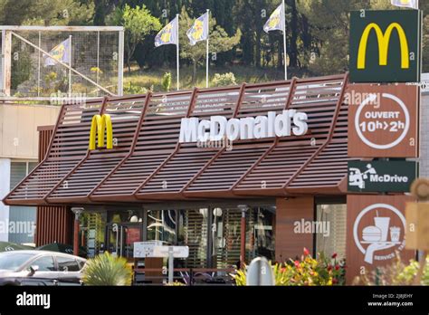 Vista exterior de un restaurante de la multinacional de comida rápida