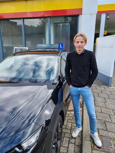 Hendrik Is Geslaagd Voor Zijn Rijbewijs Ten Barge Rijopleidingen